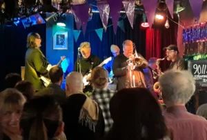På bilde: Max Schultz, Thomas Hammarlund, Ulf "Morfar" Engström (bas), Äleklint, Berglund.